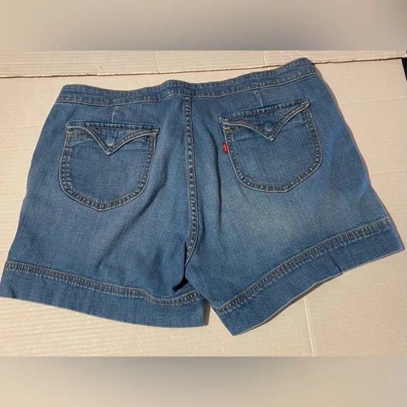 Levi’s size 14 women’s 545 stretch blue denim shorts - Picture 2 of 10